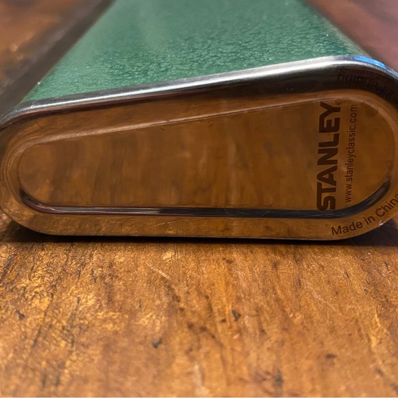 Stanley Classic Flask - Hammertone Green - Picture 4 of 5
